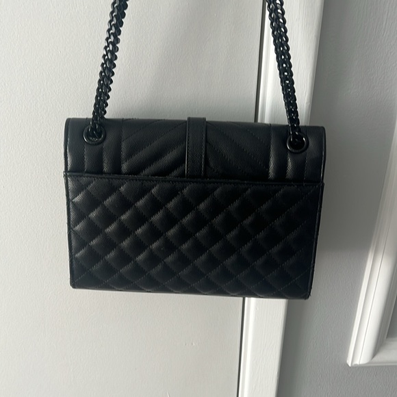 YSL ENVELOPE MEDIUM IN QUILTED GRAIN DE POUDRE EMBOSSED LEATHER
NOIR - Picture 5 of 15